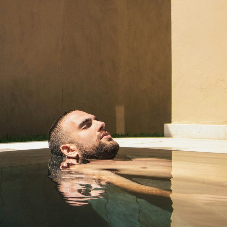 Fastenleiterin Annegret Mitschke mit Silvia Hees Inhaberin des Hotels Halfenstube und Yogalehrerin Fiona Hayhoe-Weiland